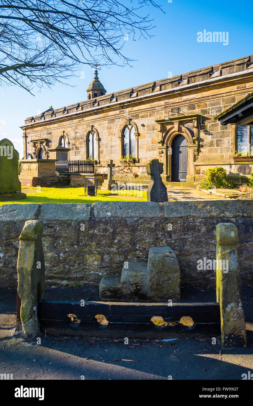 Aktien vor dem Friedhof in Woodplumpton in der Nähe von Preston Lancashire Stockfoto