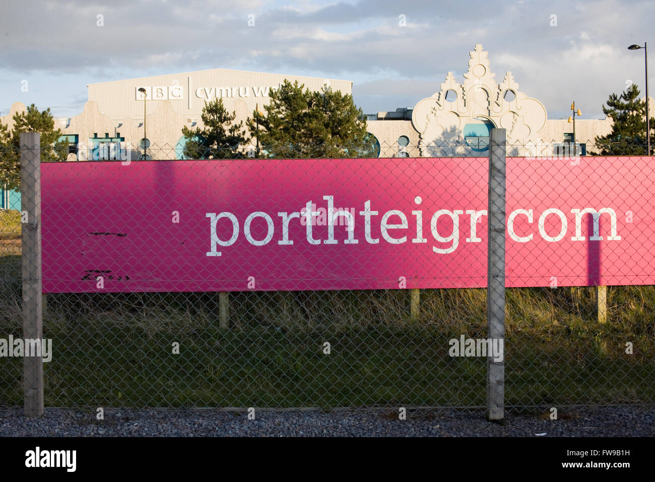 BBC Wales Gebäude aus der Ferne in Roath Lock, Bucht von Cardiff, Cardiff, Wales, UK Stockfoto