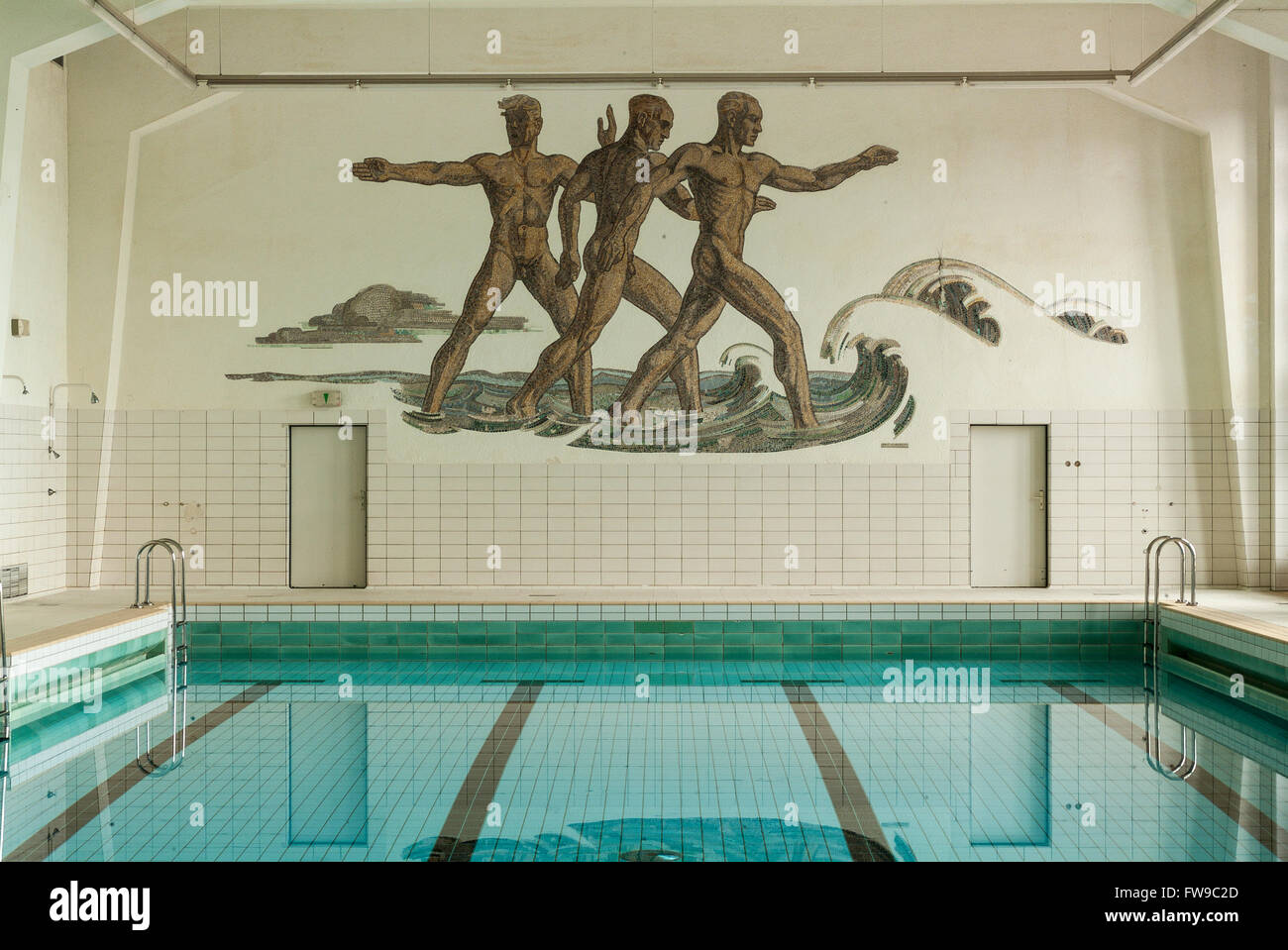 Schwimmen Halle mit einem Wandmosaik der arischen Herrenrasse genagelte, Bildungszentrum Ordensburg Vogelsang, 1936-1939 Stockfoto