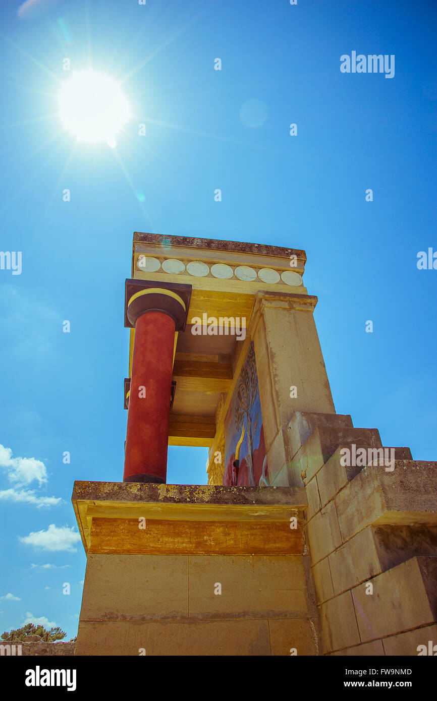 Palast von Knossos Ruine im sonnigen Tag Hintergrundbeleuchtung, Griechenland, Kreta Stockfoto