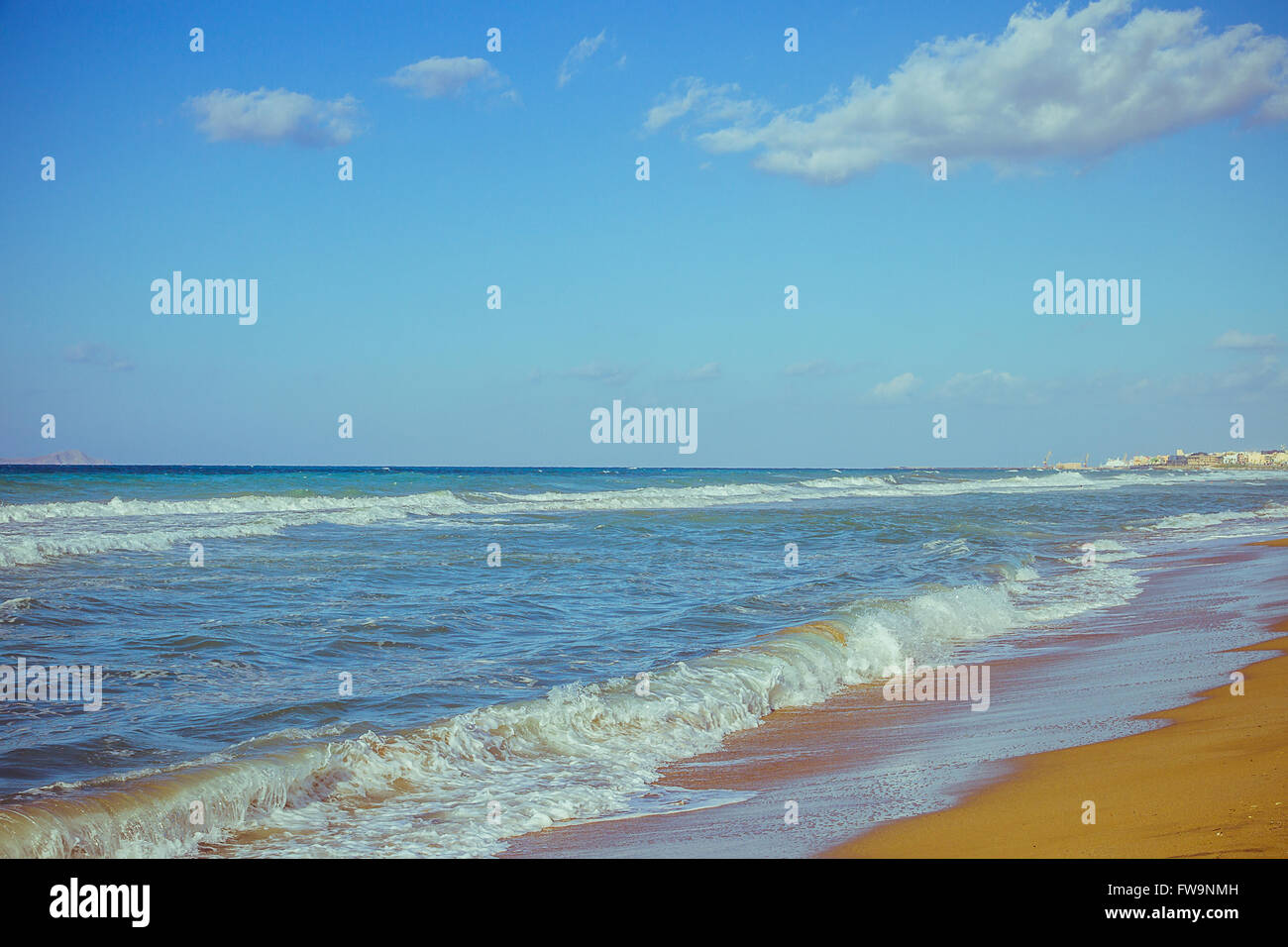 Strand am Mittelmeer in Heraklion Kreta als Hintergrund Stockfoto