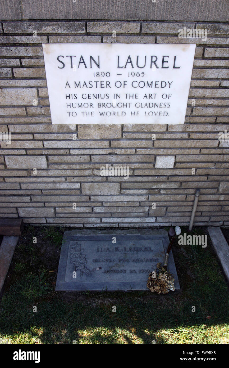 Letzte Ruhestätten - Forest Lawn Memorial Park Hollywood Hills Berühmtheit: das Grab des Schauspielers Stan Laurel und seine Frau Ida K. Laurel wo waren sie an der George-Washington-Abschnitt zur Ruhe gebettet.  Mitwirkende: Stan Laurel, Ida K. Laurel Where: Los Angeles Stockfoto