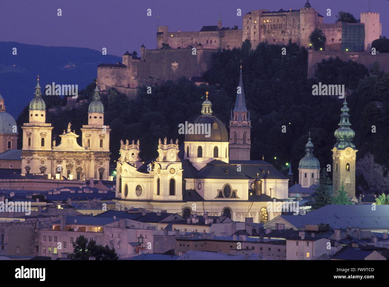 AUT, Österreich, Salzburg, Blick vom Mönchsberg, der die Stadt mit dem Dom, der Kollegien Kirche, das Schloss und die F Stockfoto