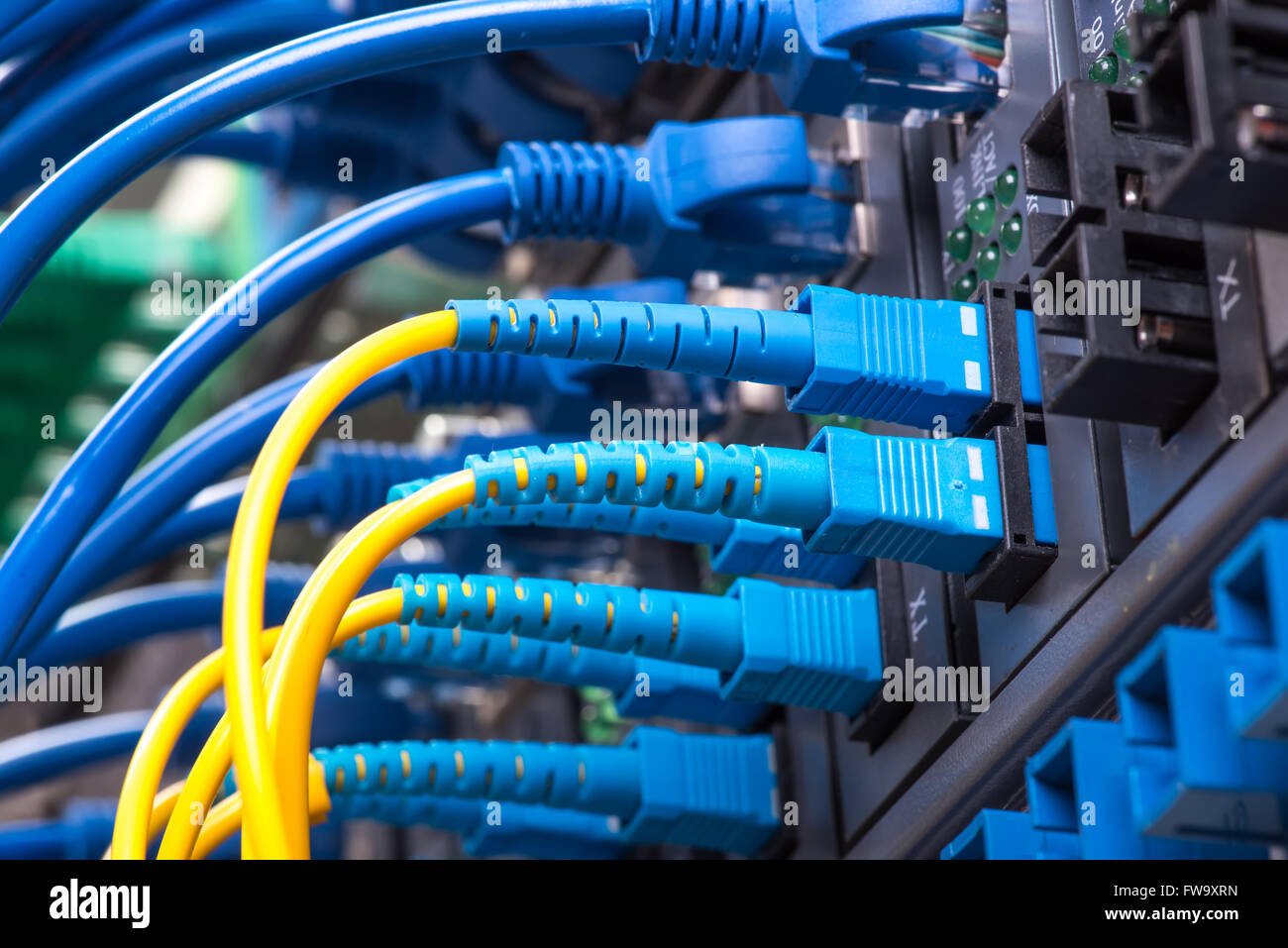Glasfaser-Anschluss auf Kern Netzwerk swtich Stockfoto