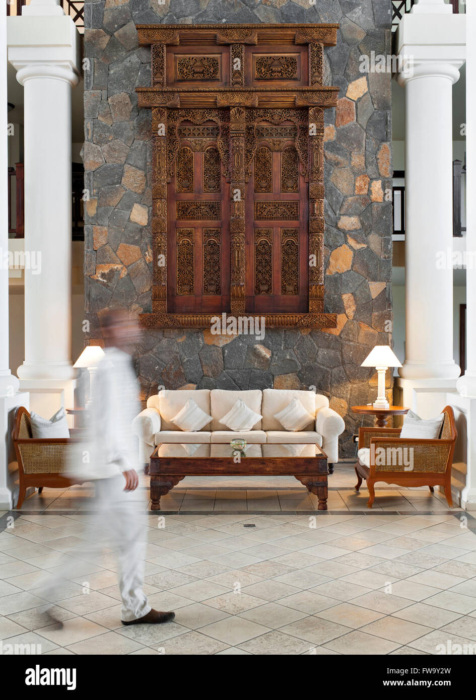 Das Atrium und die Lobby des The Residence Hotel auf Mauritius. Stockfoto
