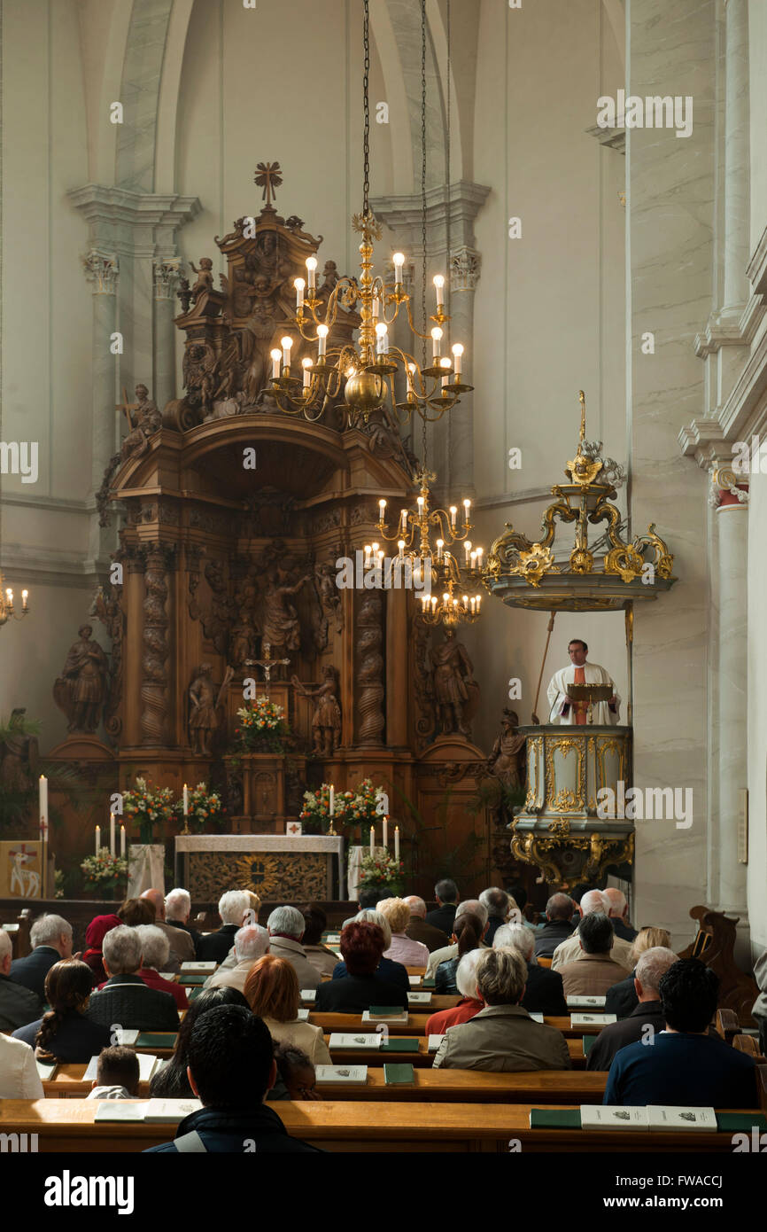 Köln, Altstadt-Nord, Schwalbengasse, Messe in Sankt Maria in der Kupfergasse. Stockfoto