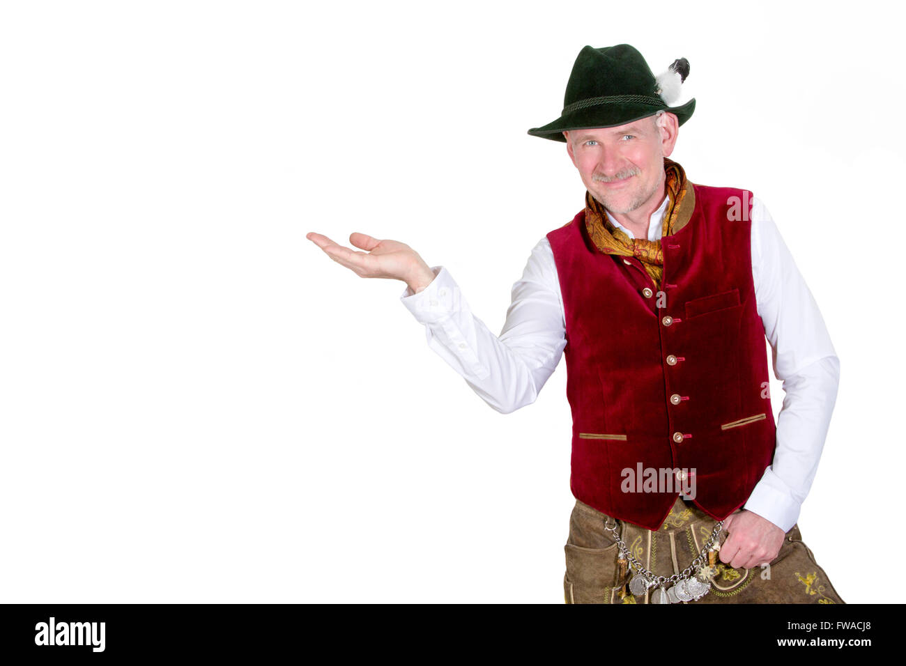 isolierte Porträt des Bayerischen Mann in traditioneller Kleidung hält seine hand Stockfoto