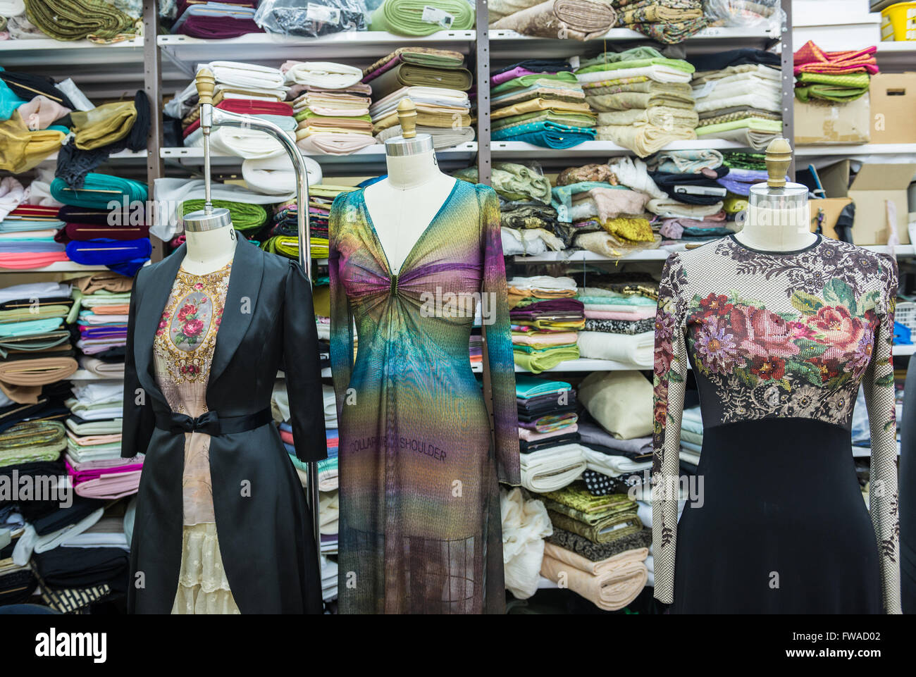 Kleider in Fabrik in der Welt von Michal Negrin Mitte, Stadt Bat Yam, Israel Stockfoto