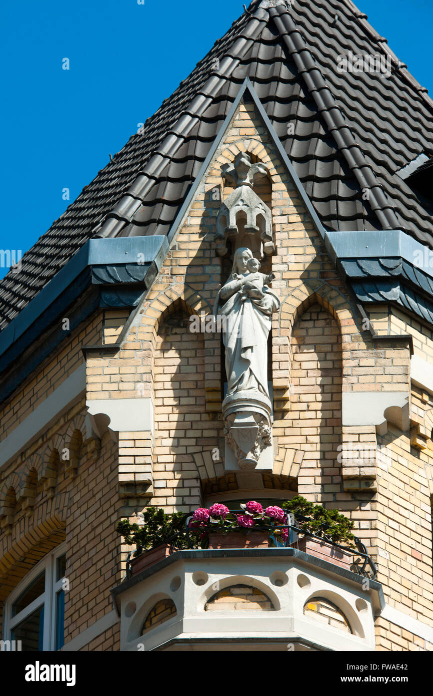 Köln, Altstadt-Nord, Breite-Str. / Sankt-Apern-Straße, Schöner Altbau Mit Madonnenfigur Stockfoto