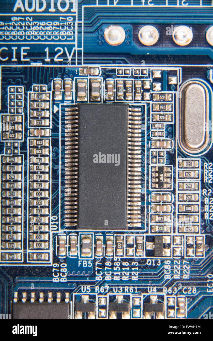 Elektronikplatine hautnah. Blaue PCB Stockfoto