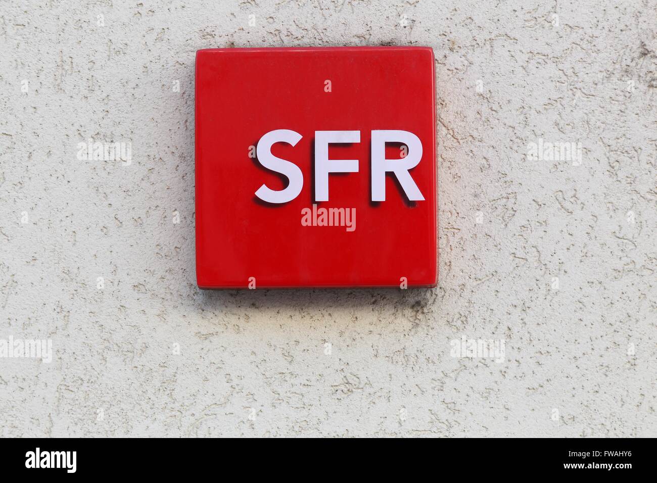 SFR-Logo an der Wand Stockfoto