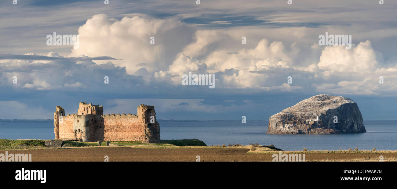 Tantallon Castle und Bass Rock Panorama, East Lothian, Schottland. Stockfoto