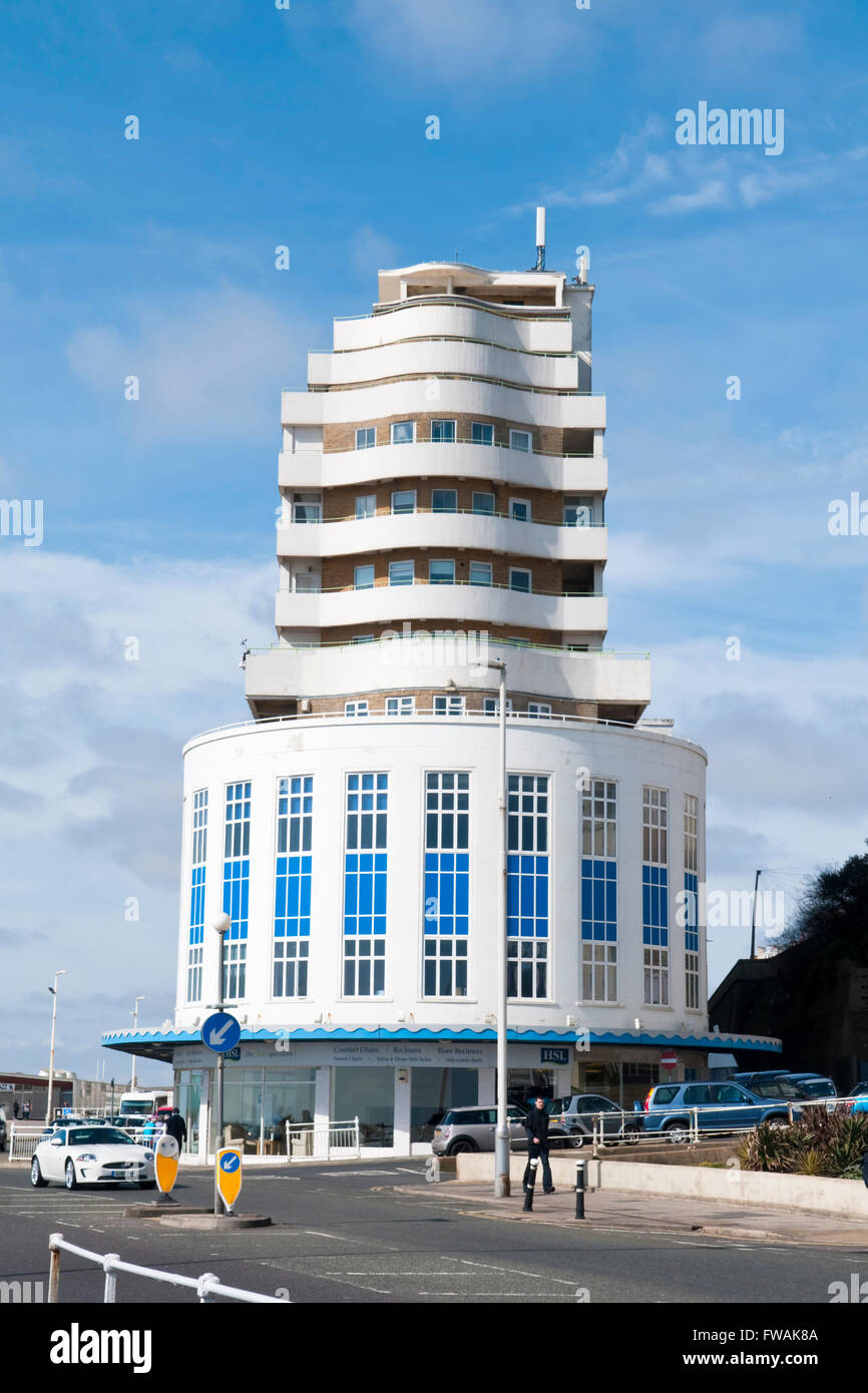 Marine Gericht in St. Leonards-on-Sea, einem markanten Art-Deco-Gebäude in der Form von einem Ozeandampfer Stockfoto
