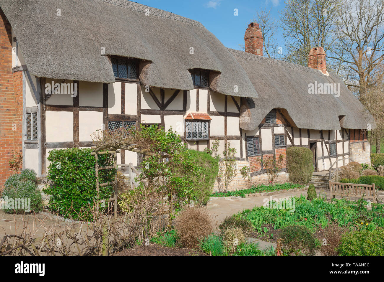 Typisches englisches Landhaus, Blick auf Anne Hathaway's Cottage und Garten in Shotley, in der Nähe von Stratford Upon Avon, England, Großbritannien Stockfoto
