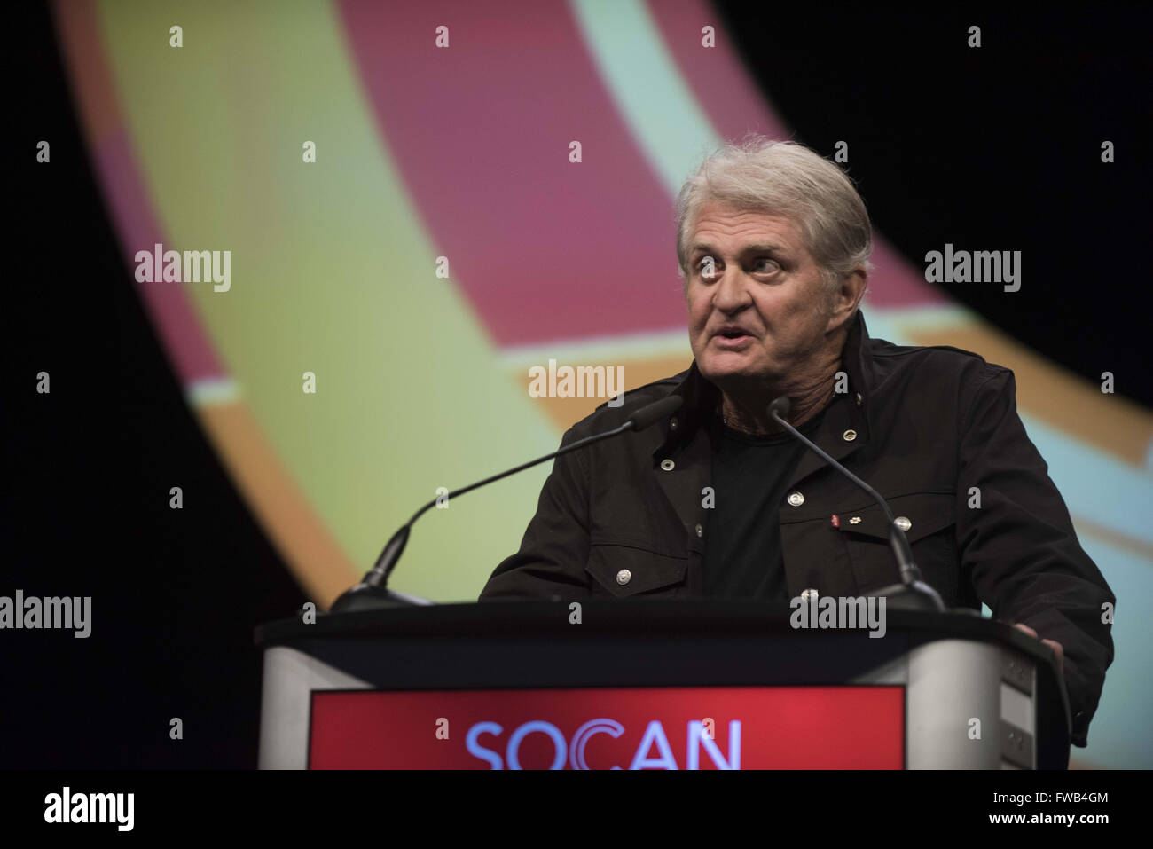 Tom Cochrane stellt den Allan Waters Humanitarian Award, Arcade Fire bei der 2016 Juno Award Dinner Gala. 2. April 2016. © Badische Roth/ZUMA Draht/Alamy Live-Nachrichten Stockfoto