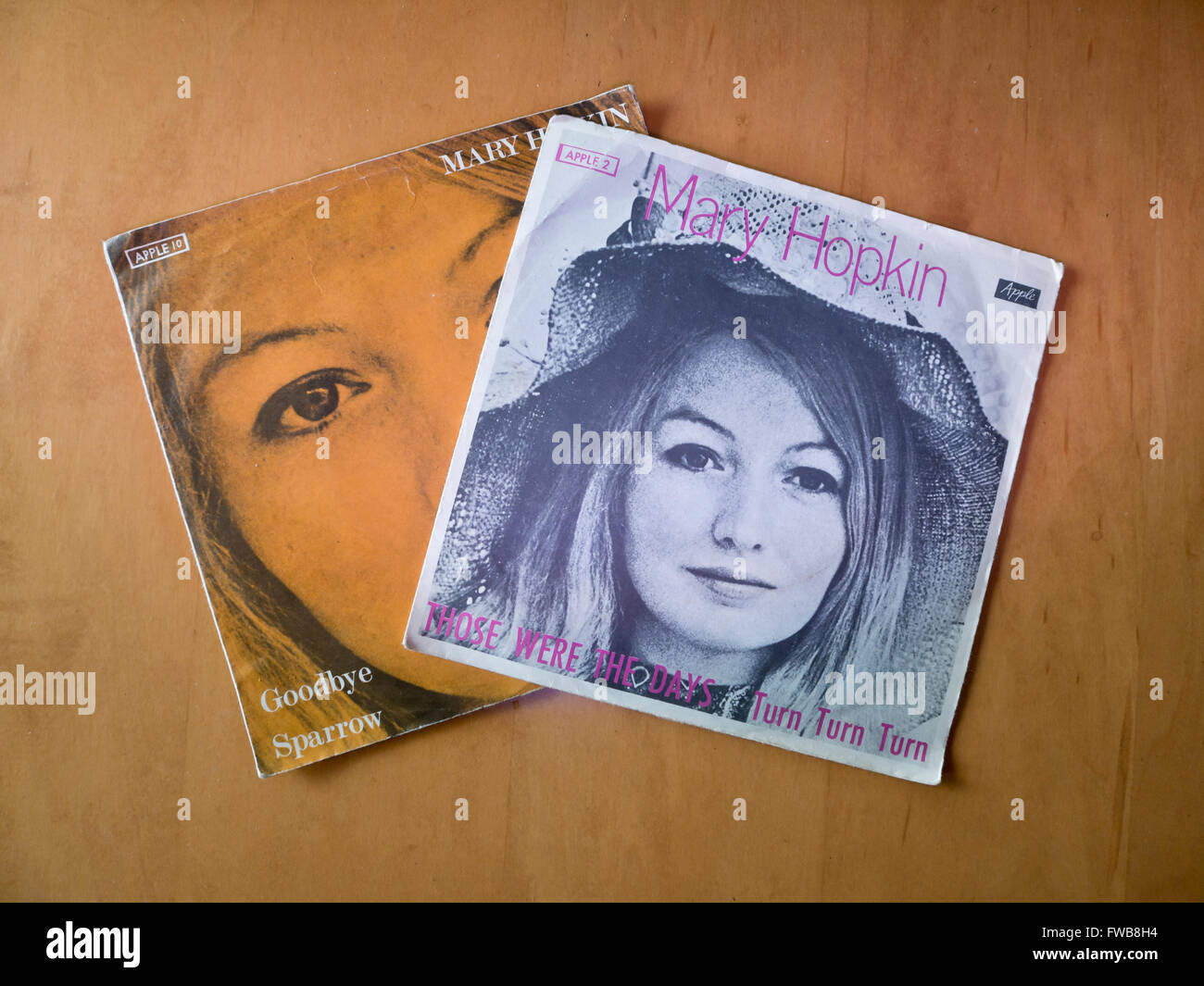 Plattencover von zwei hit-Singles von Mary Hopkin in den sechziger Jahren, "Those were the Days" 'auf Wiedersehen' mit Sänger Foto Stockfoto