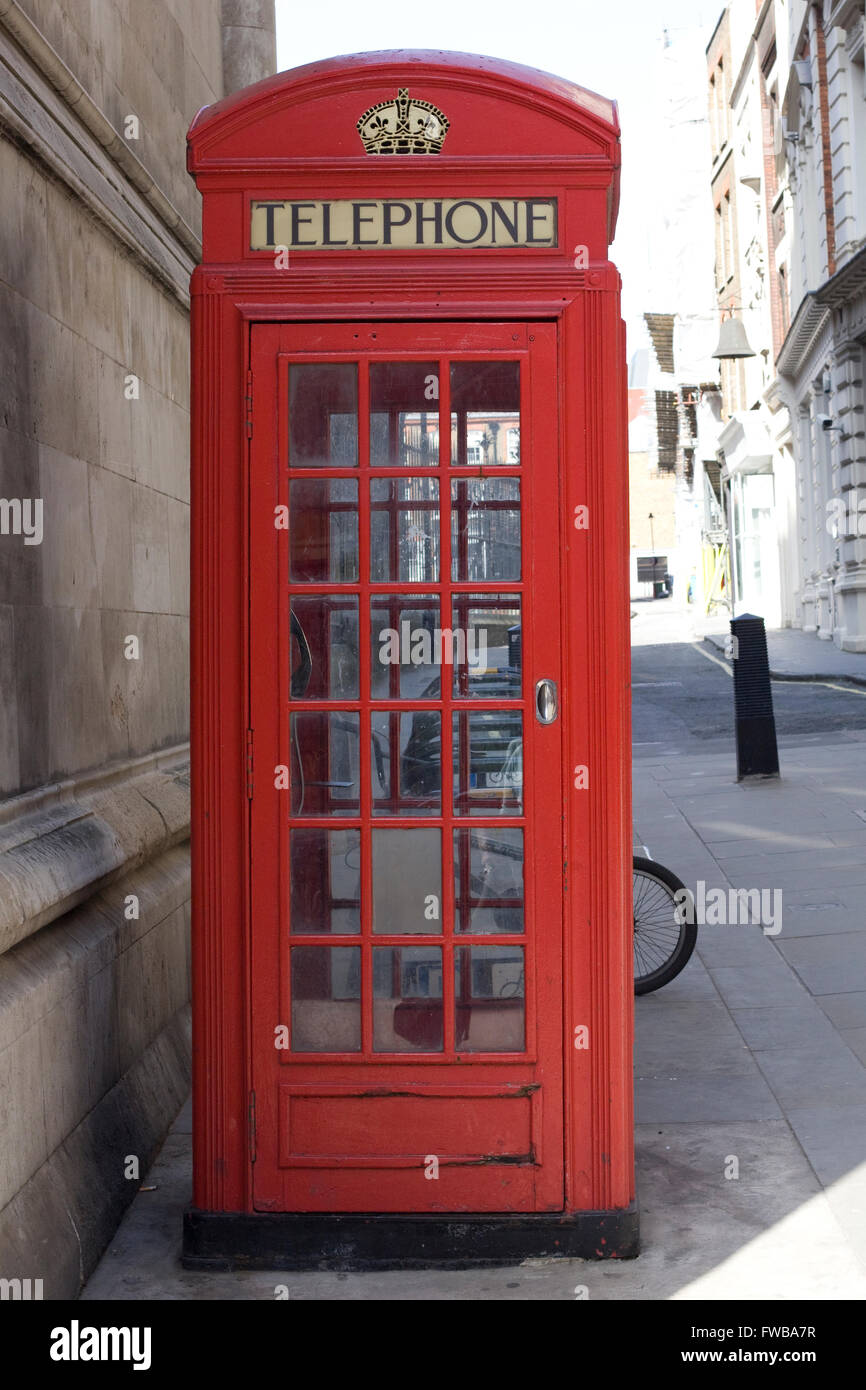 Rote Telefonzelle, die Harry Potter in das Zaubereiministerium gewöhnen Stockfoto