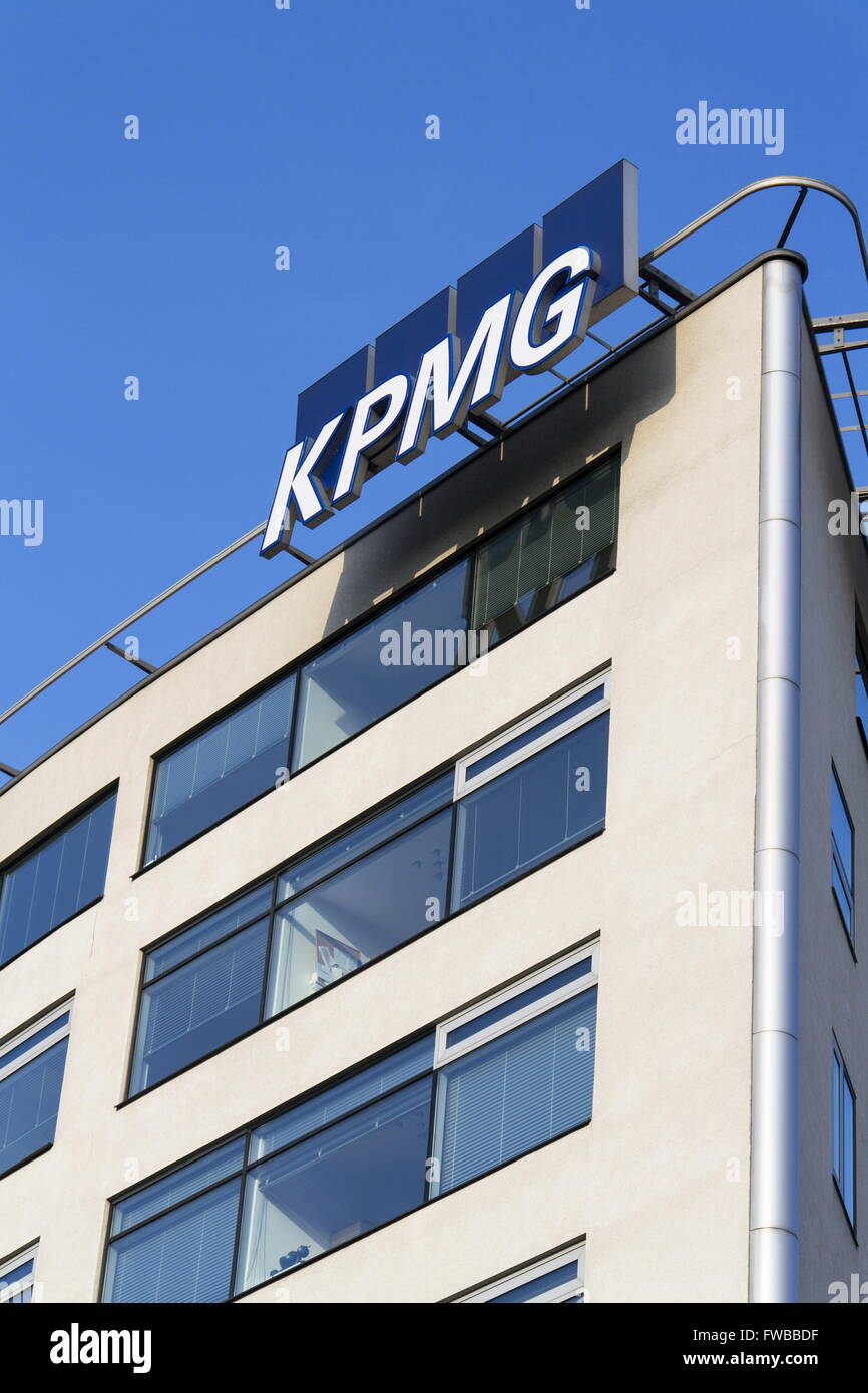 Prag, Tschechische Republik - 31.März: professioneller Service Unternehmen KPMG-Logo auf dem Gebäude der Tschechischen zentrale am 31. März, Stockfoto