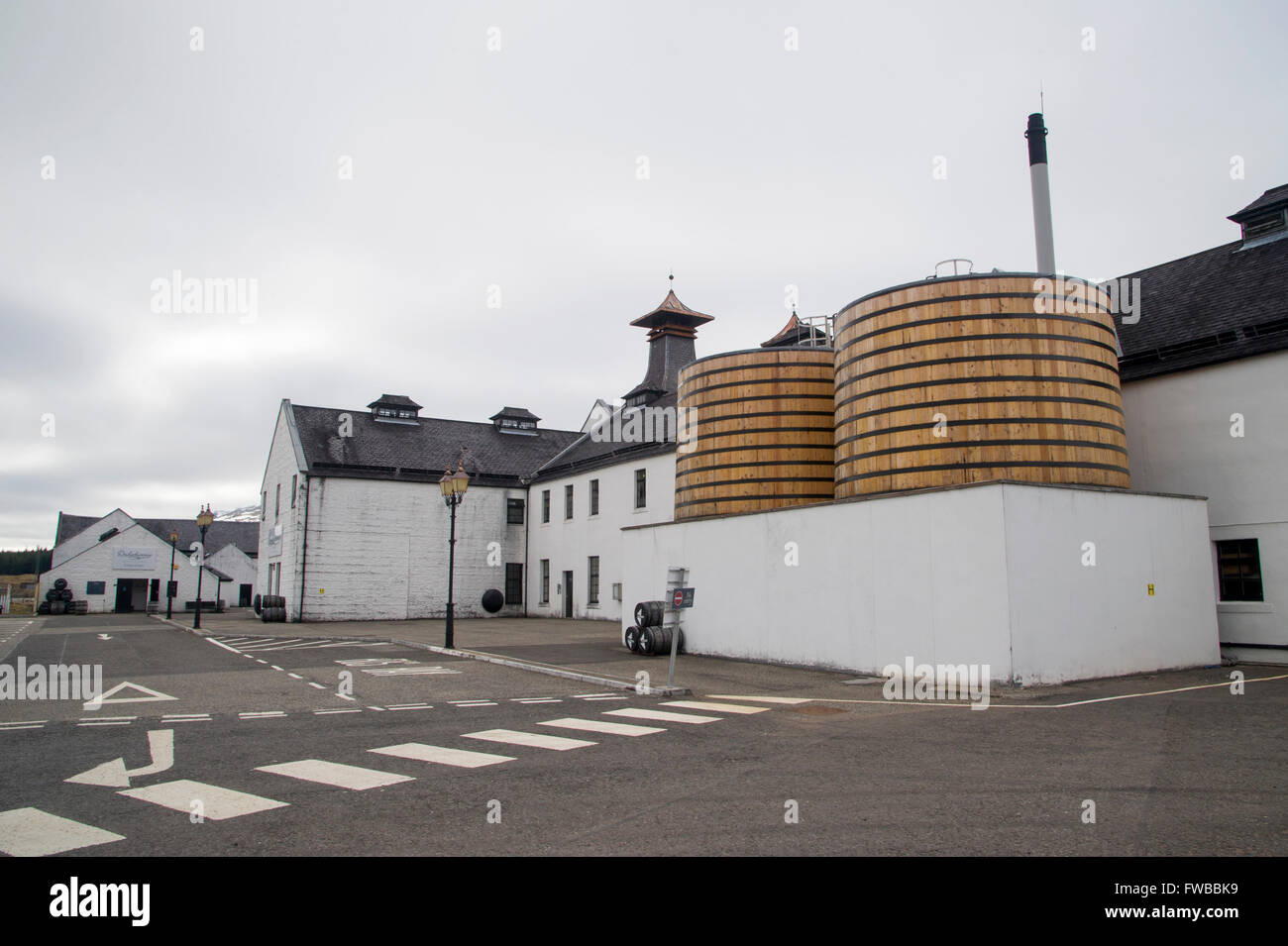 Die Dalwhinnie-Malt-Whisky-Destillerie in Dalwhinnie, Inverness-Shire, Schottland Stockfoto