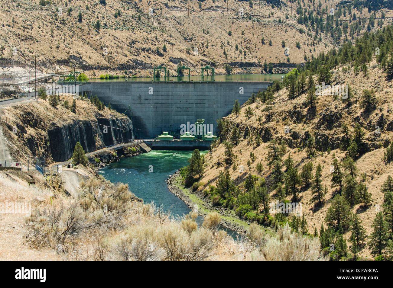 Pelton Wasserkraft-Staudamm am Fluss Deshutes.  Jefferson COunty, Oregon, USA Stockfoto