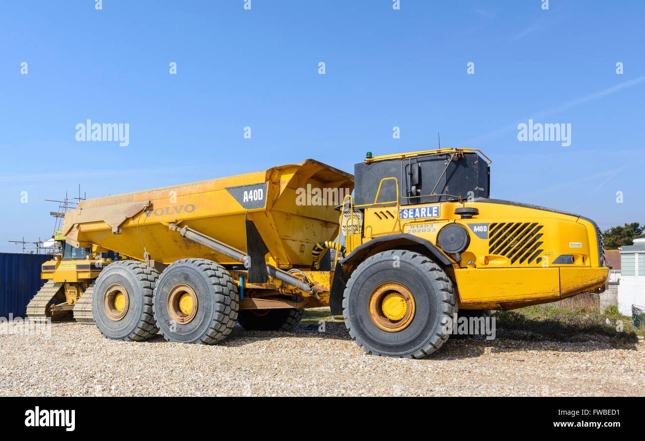 Volvo A40D artikuliert Kipper, an einem Strand. Stockfoto