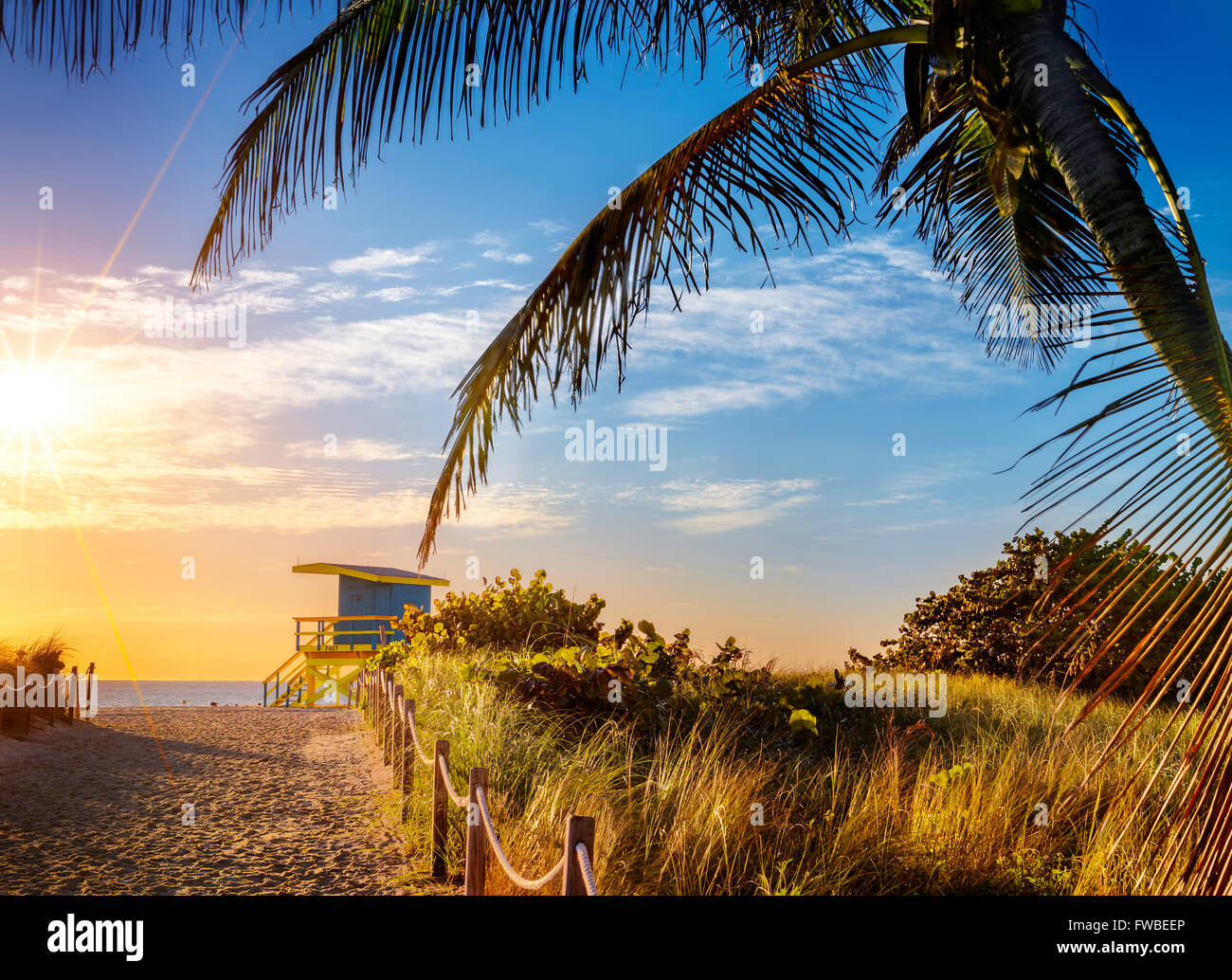 Bunte Rettungsschwimmer-Turm in South Beach, Miami Beach, Florida, Vereinigte Staaten Stockfoto