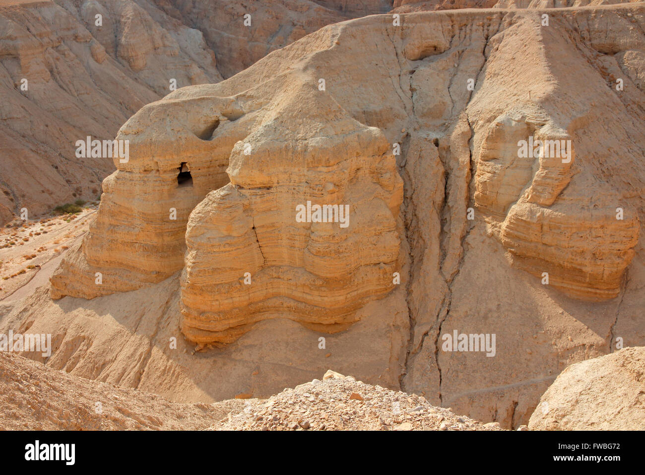 Qumran Höhlen an der archäologischen Stätte in der Judäischen Wüste des Westjordanlandes, Israel Stockfoto