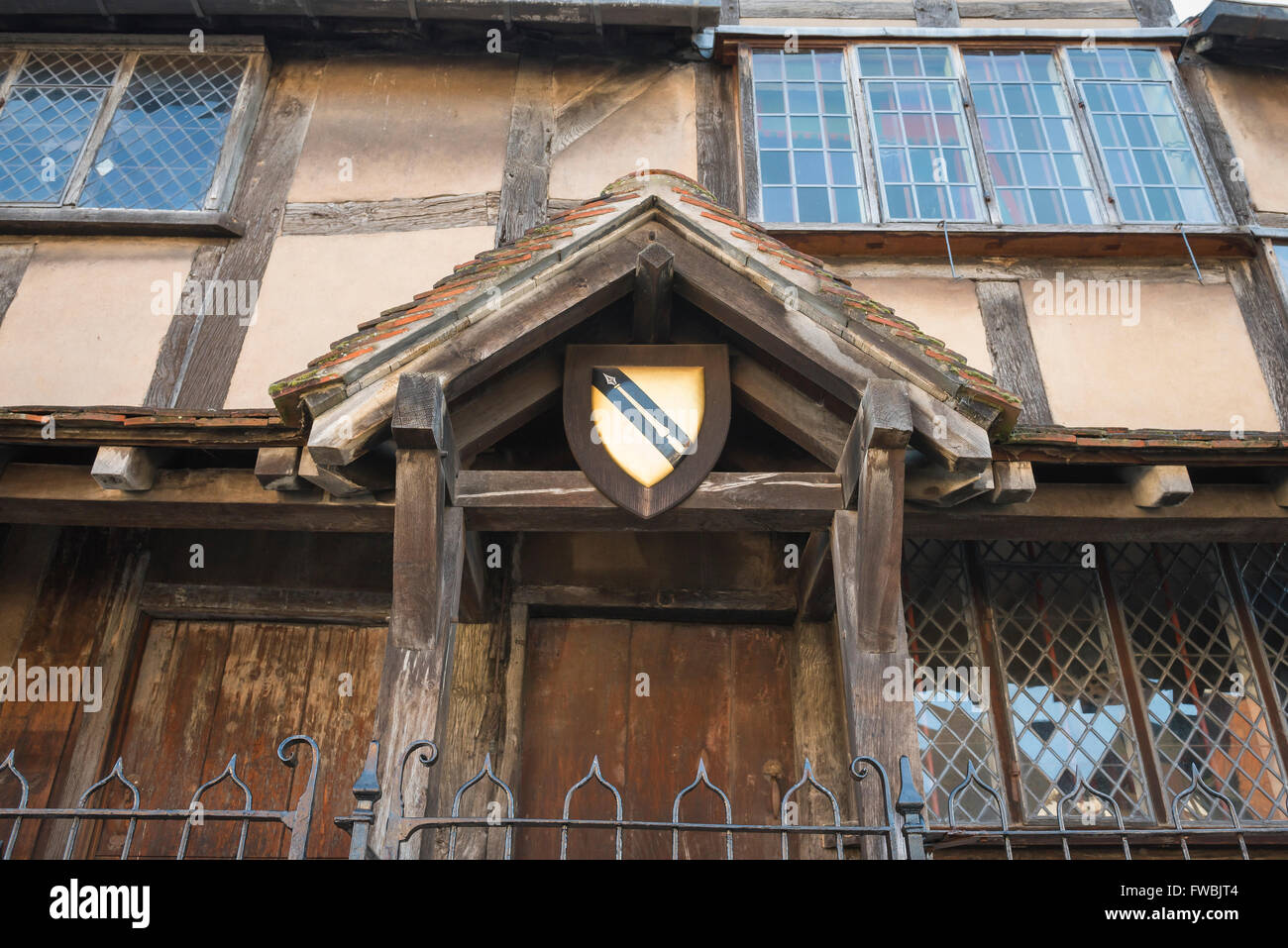 Shakespeare-Wappen, Blick auf das Wappen der Shakespeare-Familie auf der Veranda von Shakespeares Haus in der Henley Street, Stratford Upon Avon, England. Stockfoto
