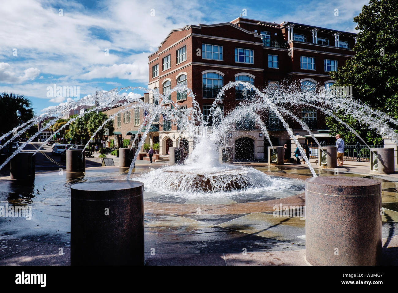 Kreisförmige Brunnen am Eingang zum Waterfront Park, Charleston, South Carolina, USA Stockfoto