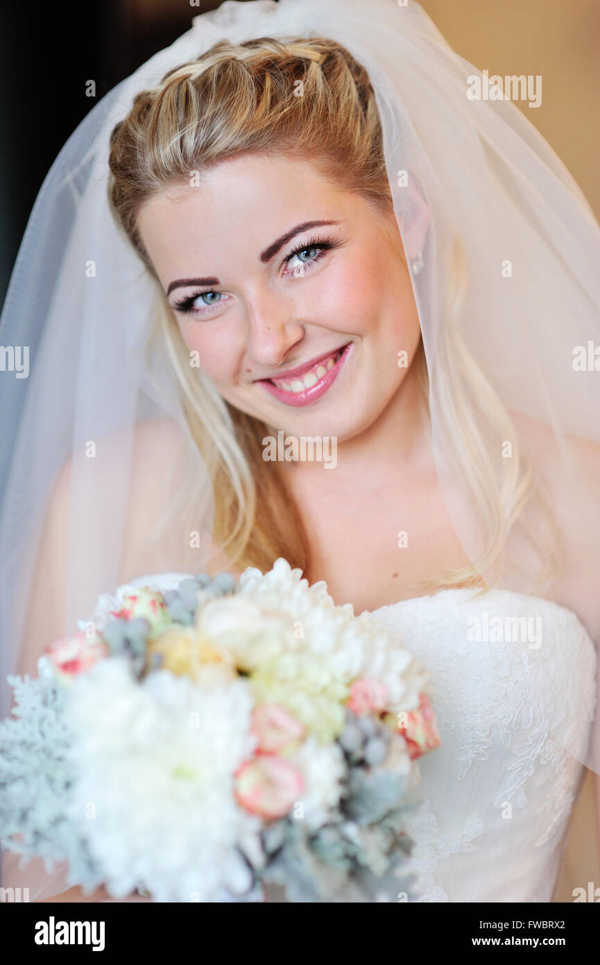 Braut hält schöne Hochzeit bouquet Stockfoto