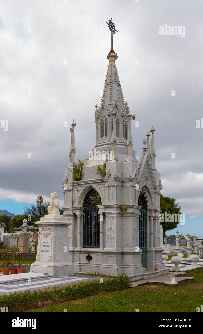 Ein Denkmal im Cementerio de Obreros entlang der Avenida San Martín in San José, Provinz San José, Costa Rica. Stockfoto