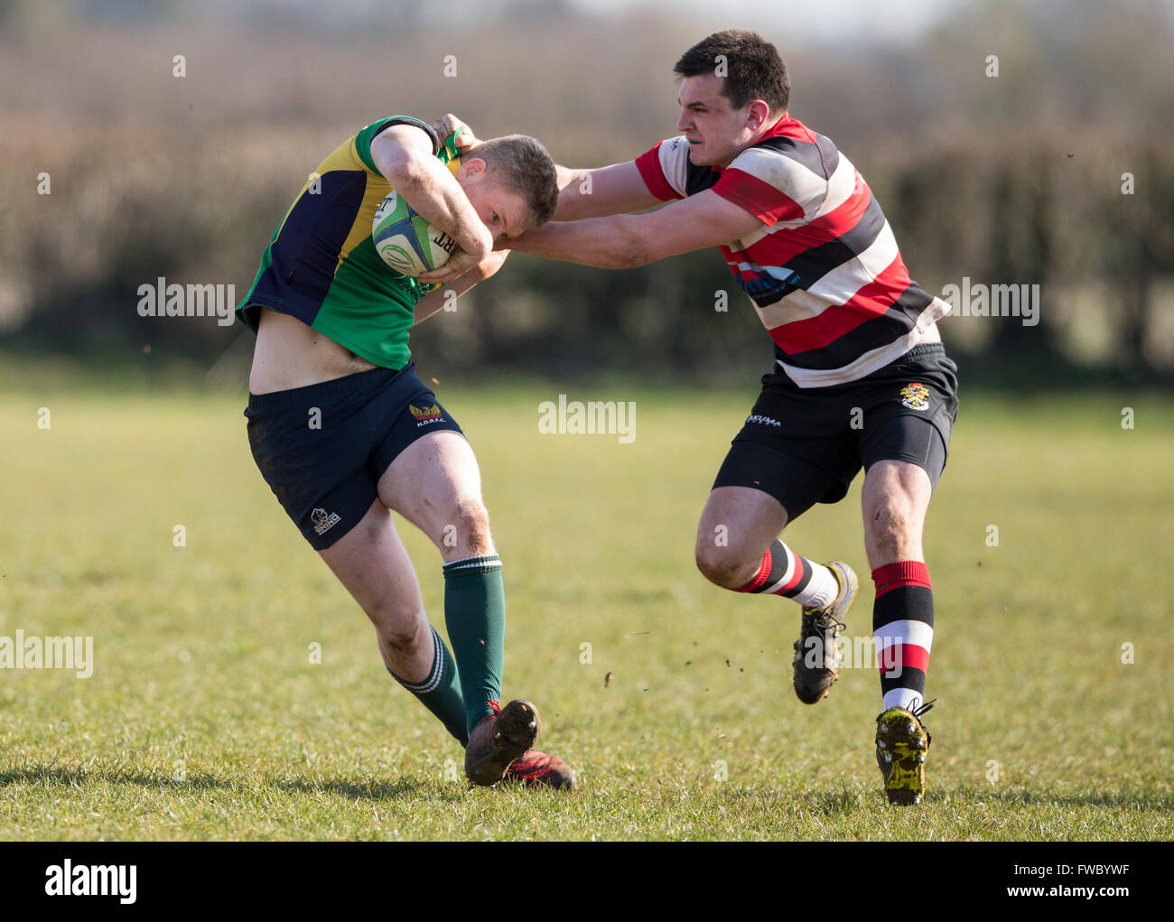 NDRFC 1. XV versus Frome RFC 1st XV, North Dorset Spieler in Angriff genommen. Stockfoto