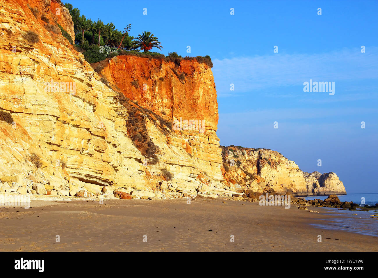 Strand von Porto de Mos in Lagos, Algarve, Portugal Stockfoto