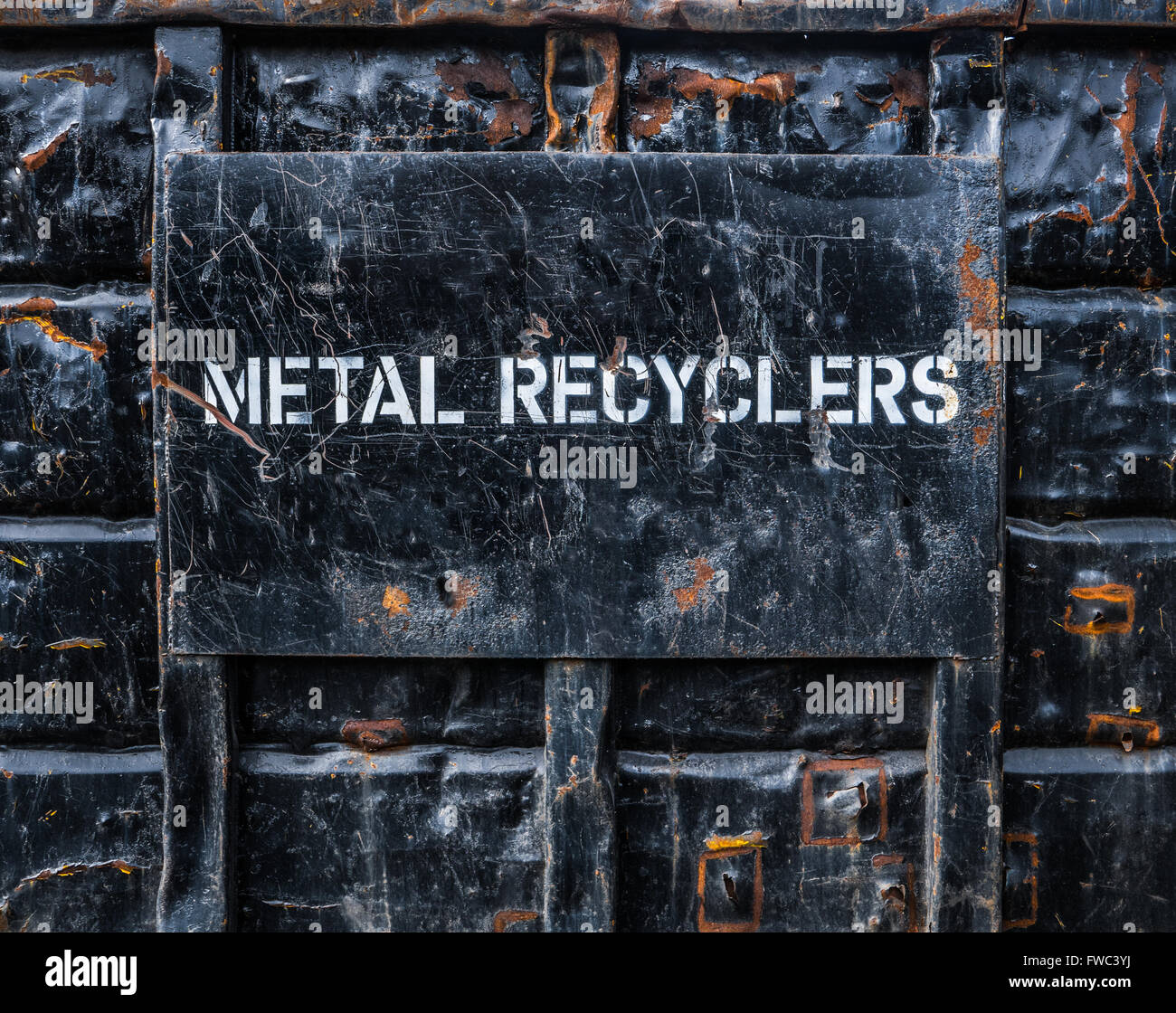 Umwelt-Image von A In industriellen Metallrecycling überspringen oder Müllcontainer Stockfoto