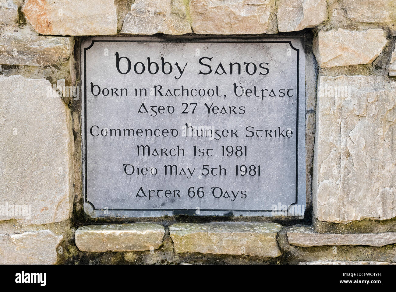 Gedenktafel in einem Garten der Erinnerung für die 1981 Irish Republican Hunger Stürmer Bobby Sands Stockfoto