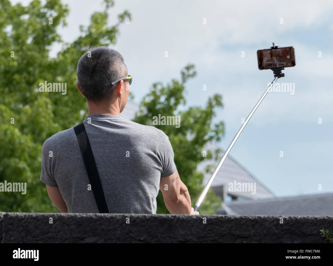 Touristischen Selfie Stick in Brügge, Belgien. Stockfoto