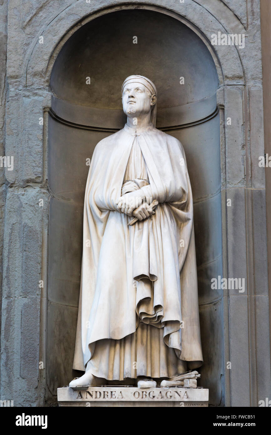 Florenz, Provinz Florenz, Toskana, Italien.  Statue in Piazzale Degli Uffizi der Italiener Andrea di Cione di Arcangelo (Orcagna) Stockfoto