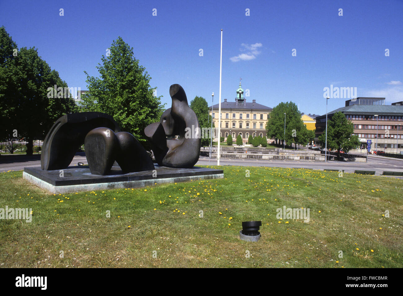 Rathaus aus dem Norden und die Skulptur von Henry Moore Stockfoto