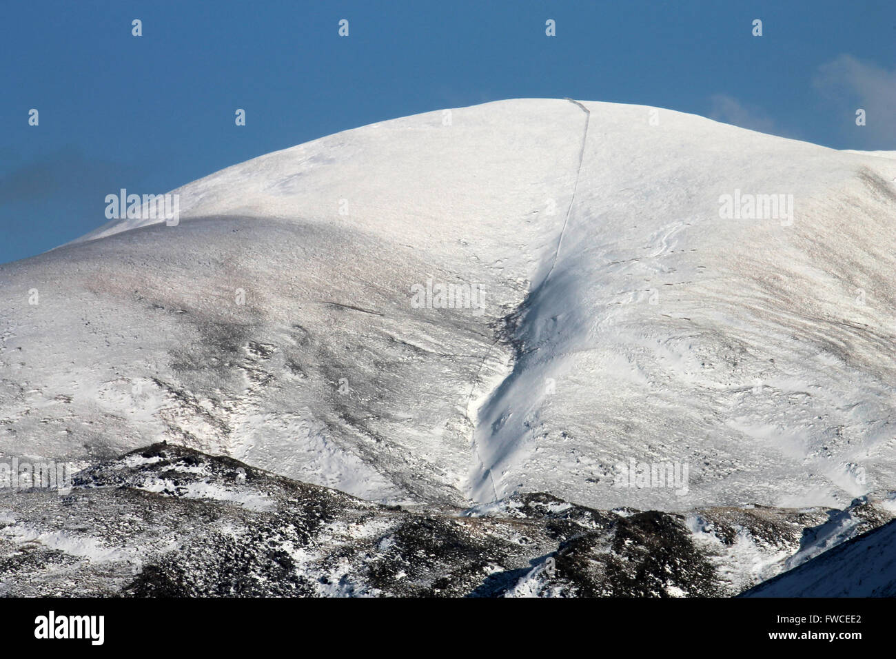 Pisten des Mynydd Pencoed auf Cadair Idris Berge gesehen von Castell y Bere, in der Nähe der Llanfihangel-y-Wimpel in der Dysynni tal Gwynedd, Wales Stockfoto