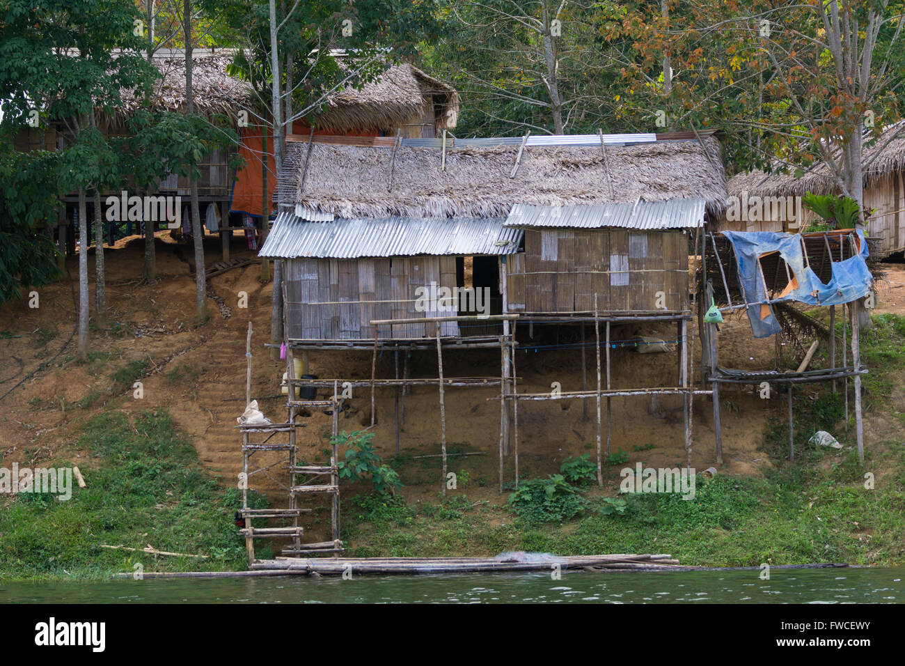 Urige Hütte der Aborigines im Royal Belum nationalen Rainforest Park. Perak, Malaysia. Stockfoto