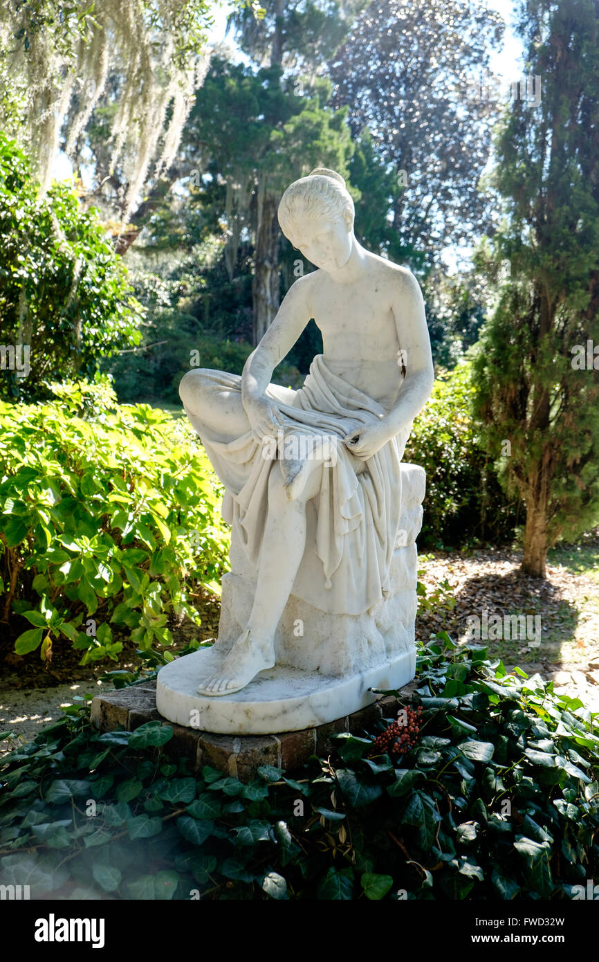 Waldnymphe Statue in geheime Gärten in Middleton Place, Charleston, South Carolina, USA Stockfoto