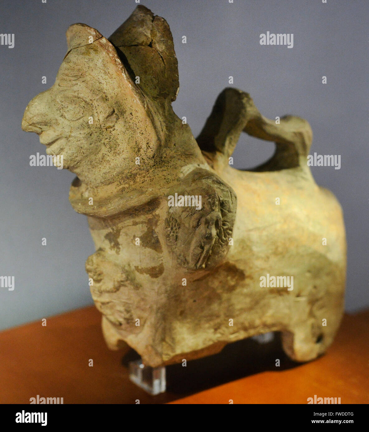 Alte Kunst. Bosporanisches Reich. Vollschlank Schiff: Spielzeug (Warenkorb). Als fantastisches Tier geformt. Clay. 1. / 2. Jahrhundert n. Chr.. Nekropole von Pantikapaion (Kertsch), Katakombe 53. Die Eremitage. Sankt Petersburg. Russland. Stockfoto