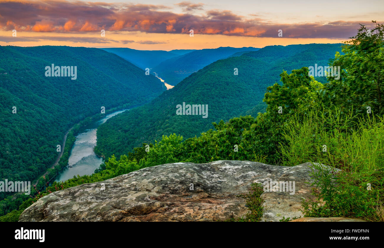 Sonnenuntergang von der wichtigste Aussichtspunkt im Grandview, West Virginia zeigt die sanften Hügeln, wiegt den Fluss. Stockfoto