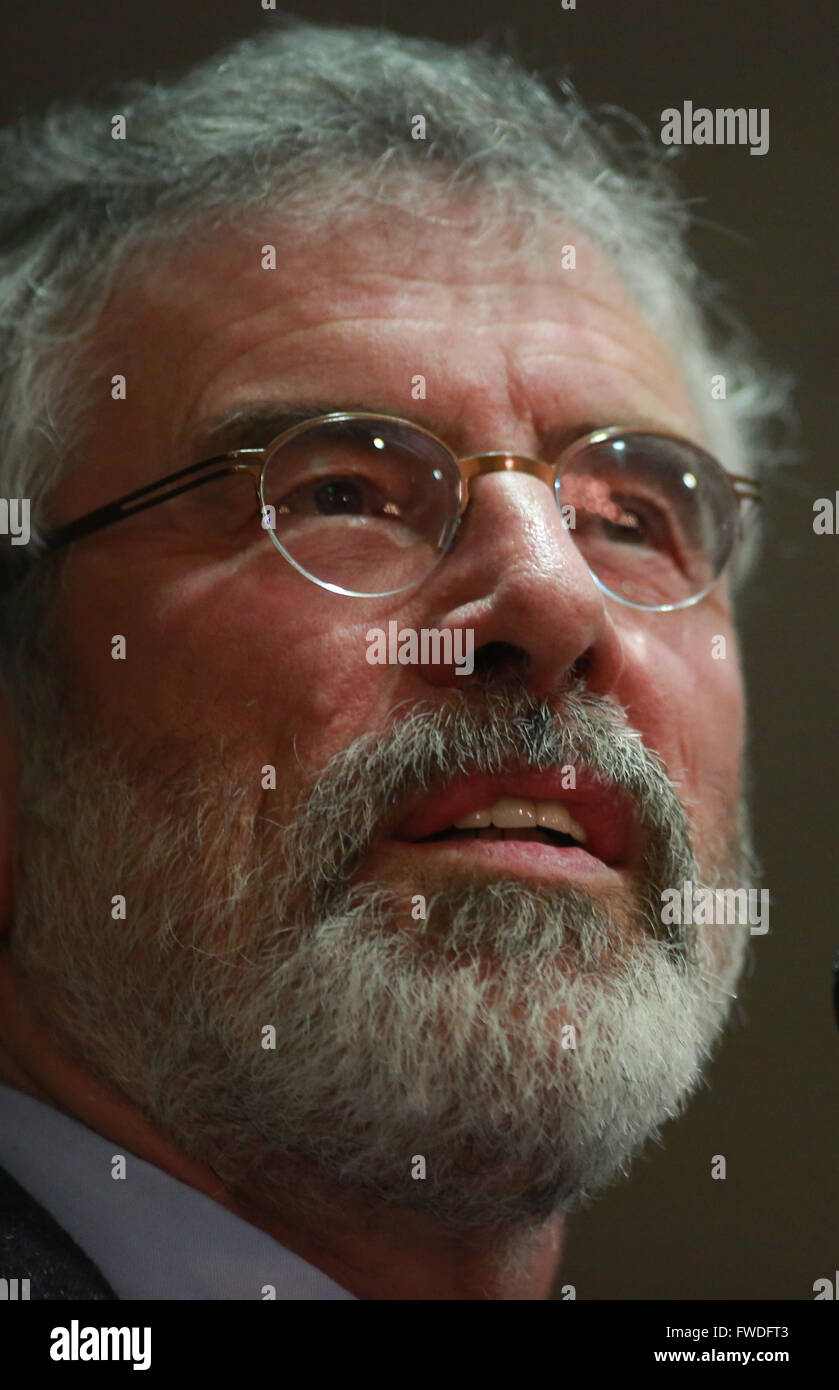 IMAGE Datei: Sinn Féin Präsident Gerry Adams spricht während einer europäischen Wahl Rally in Süd-Belfast, Nordirland, Montag Stockfoto