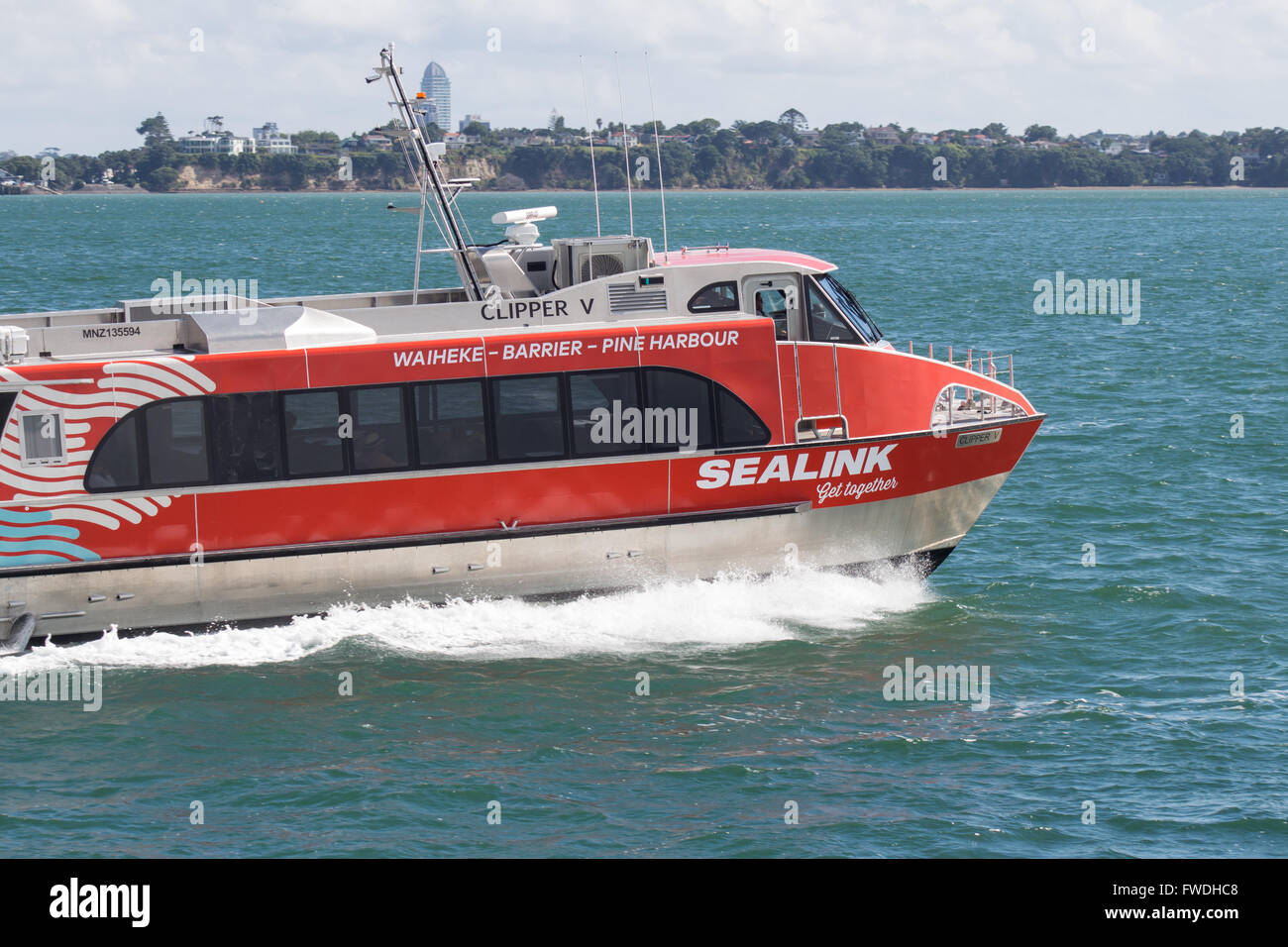 SeaLink Kiefer Hafen Fähre Clipper 5 verlassen Auckland Ferry Terminal Stockfoto