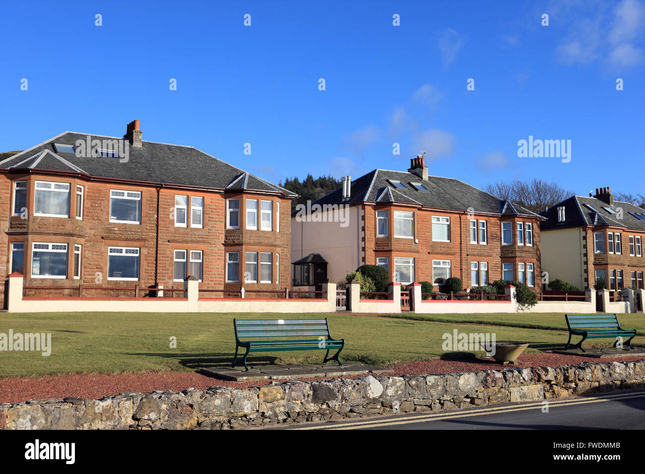 Roter Sandstein-Doppelhaus-Villen in der schottischen Stadt Largs Stockfoto