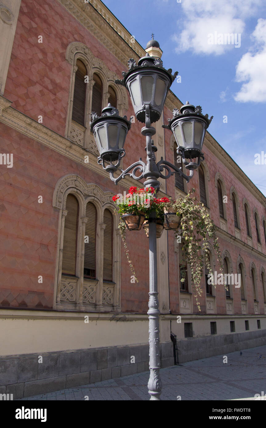 Laterne mit Blumen im Bischofspalast Stockfoto