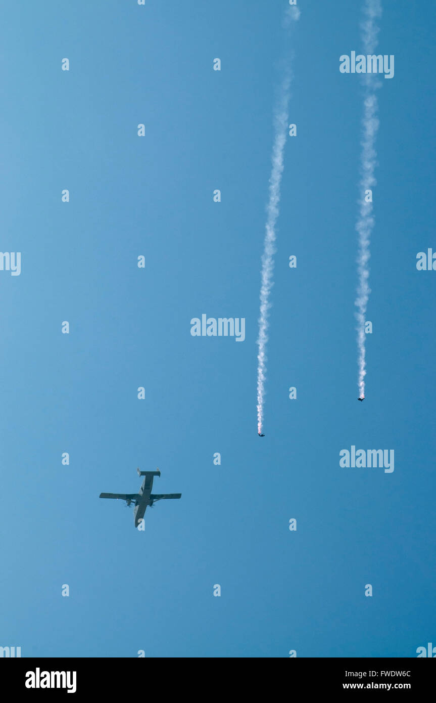 Fallschirmspringer fallendes aus springen Flugzeug auf einer Airshow. Stockfoto