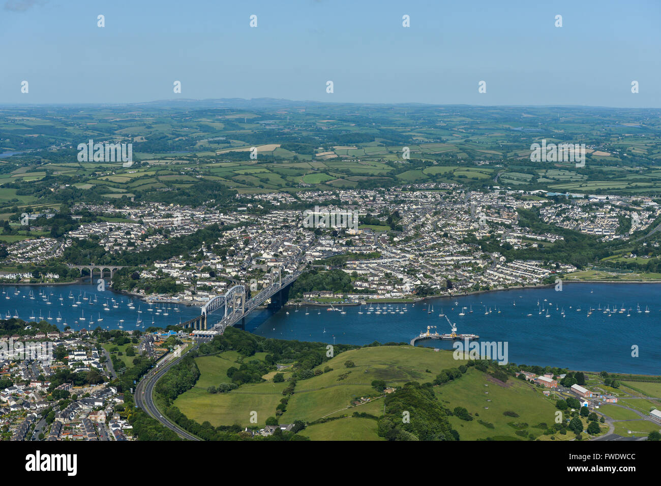 Eine Luftaufnahme der kornischen Stadt Saltash und der Fluss Tamar Stockfoto