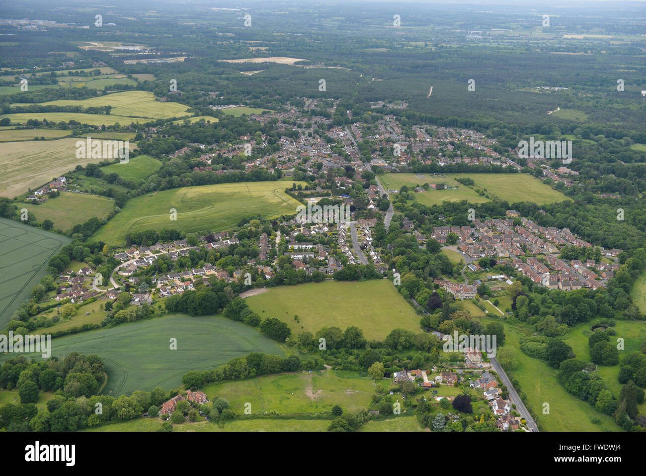 Eine Luftaufnahme von Berkshire Stadt von Mortimer Common Stockfoto